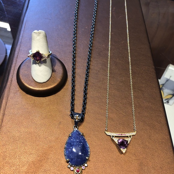 Meet your Posher, Adrienne -Posh Ambassador✨♥️ - Picture 5 of 15